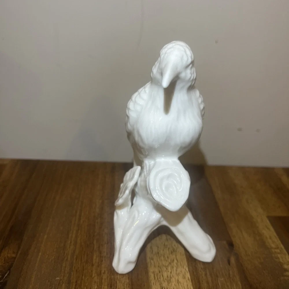 Vintage Hummingbird at Rest Figurine, Glossy White Porcelain Bird 5.5' Cottage